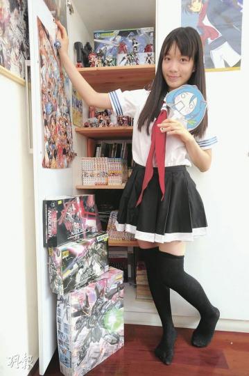 今年唯一6A女狀元李泳枬表示,自己雖喜愛動漫和Cosplay,但不會沉迷,與正常年輕人無異,會每天看新聞,將理想和興趣分清楚,未來爭取升讀工商管理和法律,當律師回饋社會。(尹錦恩攝)(明報製圖) 今年唯一6A女狀元李泳枬表示,自己雖喜愛動漫和Cosplay,但不會沉迷,與正常年輕人無異,會每天看新聞,將理想和興趣分清楚,未來爭取升讀工商管理和法律,當律師回饋社會。(尹錦恩攝)(明報製圖)