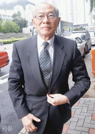 港大醫學院前外科系主任黃健靈涉挪用公款,被控以公職人員失當及偽造帳目罪名,案件昨提堂。(李紹昌攝) 港大醫學院前外科系主任黃健靈涉挪用公款,被控以公職人員失當及偽造帳目罪名,案件昨提堂。(李紹昌攝)