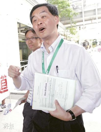 行政會議召集人梁振英昨日出席一個論壇後，批評部分參與七一遊行的示威者不顧市民安危，應受到譴責。（李紹昌攝）