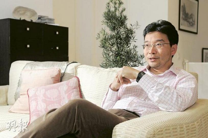 王震宇倡議政府一次過推4萬伙供應,因為過去5年都只推約1萬伙,遠低於2萬伙的新需求。要樓市平衡發展,便必須一次過大增供應。(陳淑安攝) 王震宇倡議政府一次過推4萬伙供應,因為過去5年都只推約1萬伙,遠低於2萬伙的新需求。要樓市平衡發展,便必須一次過大增供應。(陳淑安攝)