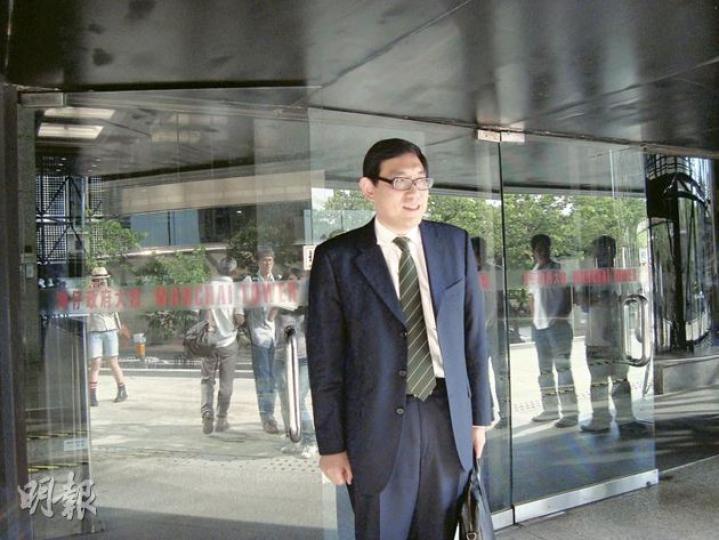無綫市場及營業部副總監曹紹濤在供辭中指出,陳永孫與思潮簽訂的兩份合約,損害公司利益。(楊泳森攝)無綫總經理(廣播事務)鄭善強昨供稱,陳永孫令原要停辦的招牌節目《翡翠歌星賀台慶》能順利舉辦,且贊助費足夠應付成本,這對公司已有利。(尹錦恩攝) 無綫市場及營業部副總監曹紹濤在供辭中指出,陳永孫與思潮簽訂的兩份合約,損害公司利益。(楊泳森攝)無綫總經理(廣播事務)鄭善強昨供稱,陳永孫令原要停辦的招牌節目《翡翠歌星賀台慶》能順利舉辦,且贊助費足夠應付成本,這對公司已有利。(尹錦恩攝)