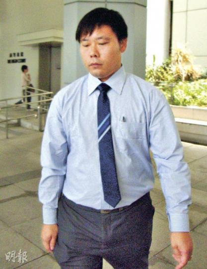 被告羅振文承認,4次駕車接載同黨到回收場擲汽油彈及送「詐彈」予秦志威。(陳穎鏇攝)20歲的次被告萬通順被指曾到回收場外把風,被控一項串謀縱火罪。(陳穎鏇攝)第3被告賴國輝被指曾擲汽油彈進回收場內縱火,罔顧場內輕型貨車司機的生命。 (陳穎鏇攝) 被告羅振文承認,4次駕車接載同黨到回收場擲汽油彈及送「詐彈」予秦志威。(陳穎鏇攝)20歲的次被告萬通順被指曾到回收場外把風,被控一項串謀縱火罪。(陳穎鏇攝)第3被告賴國輝被指曾擲汽油彈進回收場內縱火,罔顧場內輕型貨車司機的生命。 (陳穎鏇攝)