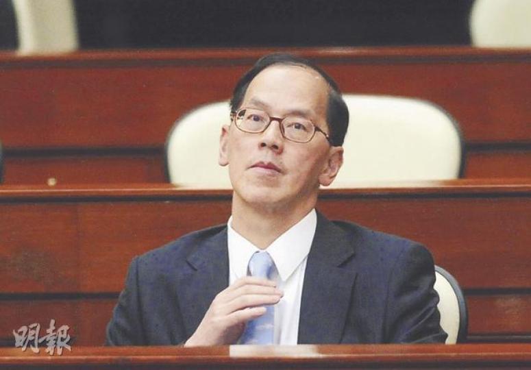 民政事務局長曾德成被議員批評在東亞運問題上死不認錯,他強調「亂花公帑」的指控並不公允。(尹錦恩攝) 民政事務局長曾德成被議員批評在東亞運問題上死不認錯,他強調「亂花公帑」的指控並不公允。(尹錦恩攝)