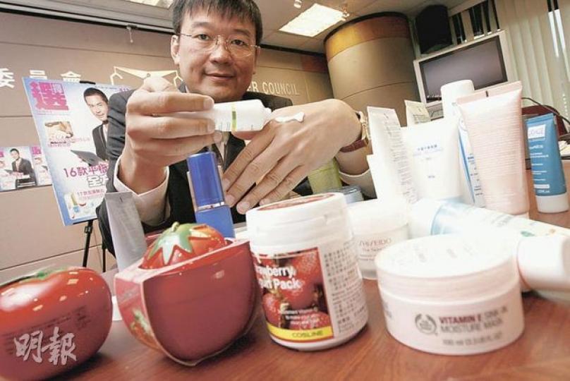 消委會測試市面30款面膜,所有樣本的重金屬含量均遠低於內地「化妝品衛生規範」的上限。不過部分產品的標籤欠清晰,製造日期及有效期限均欠奉。(李紹昌攝) 消委會測試市面30款面膜,所有樣本的重金屬含量均遠低於內地「化妝品衛生規範」的上限。不過部分產品的標籤欠清晰,製造日期及有效期限均欠奉。(李紹昌攝)