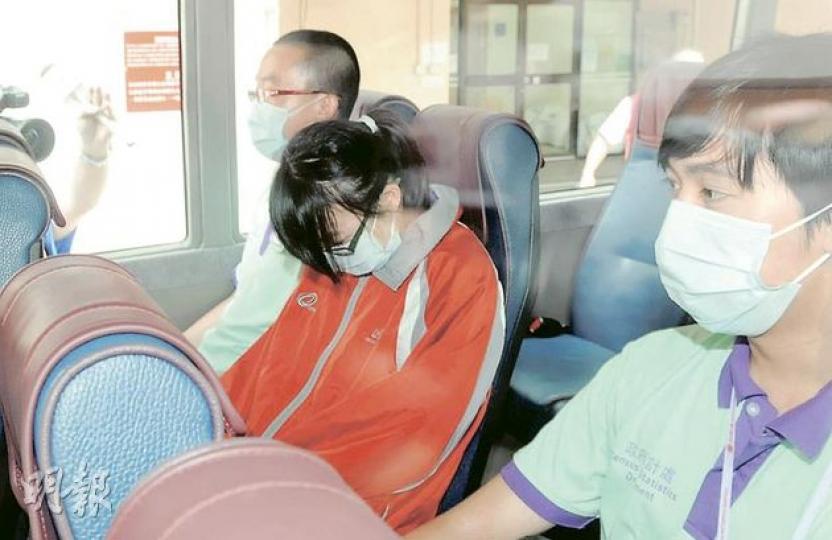 男女普查員遭惡狗追趕至跌倒受傷,包紮治理後離開醫院。(何朝財攝)升中七普查員在元朗加州花園遭蜜蜂螫傷,治理後無礙出院。(鍾炳然攝)普查員到梅窩村屋訪談時遇上惡狗,記者事後再到現場,雖然人強馬壯,但因惡犬勢兇,仍被嚇至退避三舍。(何朝財攝) 男女普查員遭惡狗追趕至跌倒受傷,包紮治理後離開醫院。(何朝財攝)升中七普查員在元朗加州花園遭蜜蜂螫傷,治理後無礙出院。(鍾炳然攝)普查員到梅窩村屋訪談時遇上惡狗,記者事後再到現場,雖然人強馬壯,但因惡犬勢兇,仍被嚇至退避三舍。(何朝財攝)