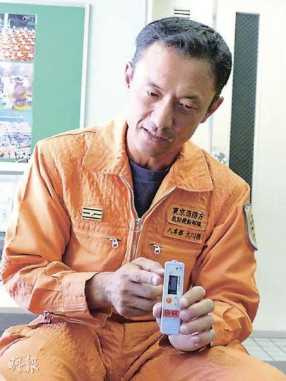 大川原孝行憶述3月赴福島第一核電站執行注水任務,當時所攜帶的輻射探測器響個不停。(林康琪攝) 大川原孝行憶述3月赴福島第一核電站執行注水任務,當時所攜帶的輻射探測器響個不停。(林康琪攝)