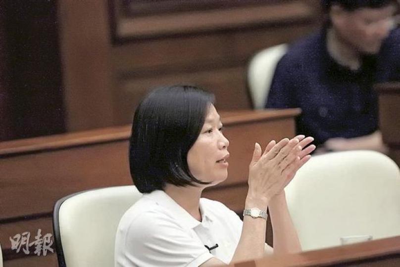 專業會議梁美芬表示,當初提出禁止辭職議員再參選,是要令他們「小懲大戒」,她指這方案影響較小,而且能夠保留補選。(李紹昌攝) 專業會議梁美芬表示,當初提出禁止辭職議員再參選,是要令他們「小懲大戒」,她指這方案影響較小,而且能夠保留補選。(李紹昌攝)
