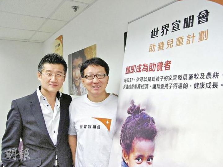 香港宣明會總幹事趙煥明(右)與中文大學腫瘤科教授莫樹錦今年5月曾前往肯尼亞視察。(謝德健攝)(明報製圖) 香港宣明會總幹事趙煥明(右)與中文大學腫瘤科教授莫樹錦今年5月曾前往肯尼亞視察。(謝德健攝)(明報製圖)
