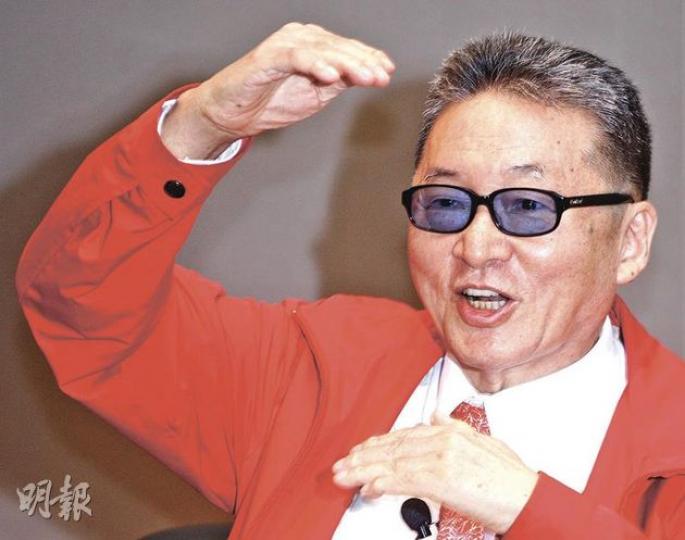 台灣著名作家李敖認為,香港更適合「雛形議會制度」,搞擴大式的民主活動「不值得」。(李紹昌攝)(明報製圖) 台灣著名作家李敖認為,香港更適合「雛形議會制度」,搞擴大式的民主活動「不值得」。(李紹昌攝)(明報製圖)