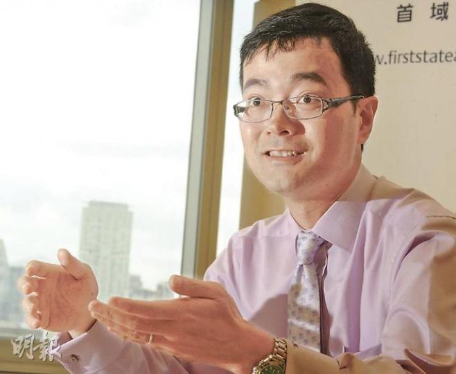 談到意大利時裝名牌Prada來港上市,劉國傑認為,可以讓投資者明白要押注內地經濟發展,除了買H股或紅籌外,還有很多外國公司可選擇。(劉焌陶攝) 談到意大利時裝名牌Prada來港上市,劉國傑認為,可以讓投資者明白要押注內地經濟發展,除了買H股或紅籌外,還有很多外國公司可選擇。(劉焌陶攝)