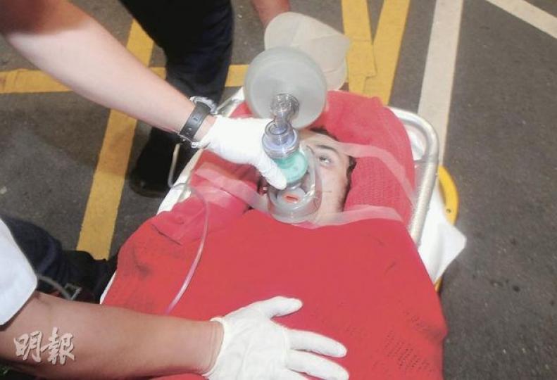 理大內地博士研究生疑憂心家鄉男親友的生死,昨凌晨跳樓自殺亡。(蔡方山攝)內地博士研究生入住理大宿舍不足一個月,即從走廊躍下身亡。(蔡方山攝) 理大內地博士研究生疑憂心家鄉男親友的生死,昨凌晨跳樓自殺亡。(蔡方山攝)內地博士研究生入住理大宿舍不足一個月,即從走廊躍下身亡。(蔡方山攝)