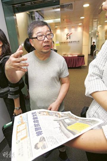 小股東陳先生指出,管理層未有透露《晴報》何時才能回本,但現時傳統媒體競爭激烈,他支持經濟日報推出免費報章。(李紹昌攝) 小股東陳先生指出,管理層未有透露《晴報》何時才能回本,但現時傳統媒體競爭激烈,他支持經濟日報推出免費報章。(李紹昌攝)