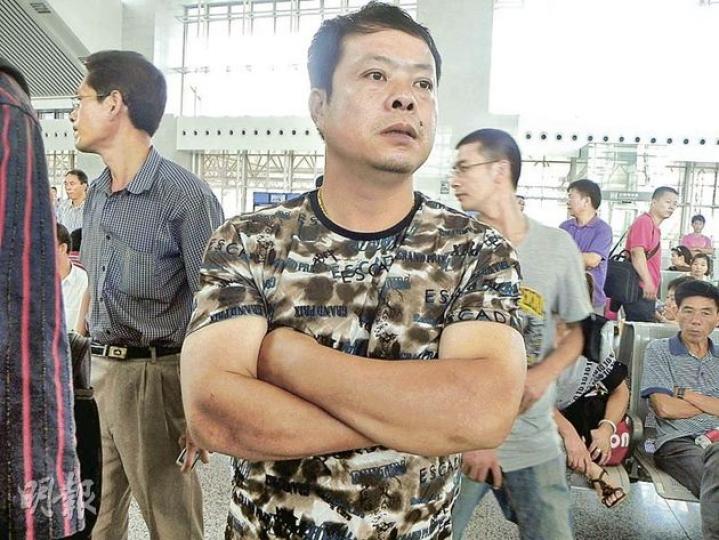 項煒伊的叔公表示,前晚已專程向救出小伊伊的特警及消防表示感謝。(李泉攝) 項煒伊的叔公表示,前晚已專程向救出小伊伊的特警及消防表示感謝。(李泉攝)