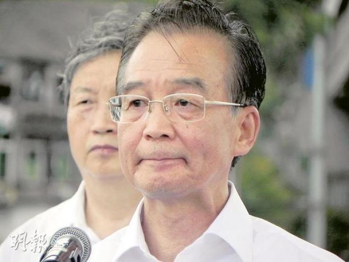 溫家寶表示,如果動車事故「隱藏腐敗問題,我們也將依法處理,毫不手軟」。(李泉攝) 溫家寶表示,如果動車事故「隱藏腐敗問題,我們也將依法處理,毫不手軟」。(李泉攝)