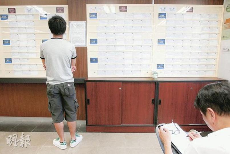 勞工處「展翅青見計劃」為15至24歲青少年提供職前及在職培訓「一條龍」服務,但今年上半年僱主聘用的見習生人數,較去年同期急跌35%。(林振東攝) 勞工處「展翅青見計劃」為15至24歲青少年提供職前及在職培訓「一條龍」服務,但今年上半年僱主聘用的見習生人數,較去年同期急跌35%。(林振東攝)