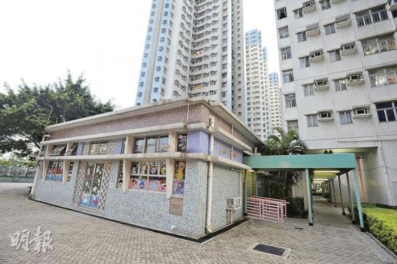 屯門富健花園聖德肋撒幼稚園已經營逾10年,今年中正式結業。2007年至2010年11月期間,學校為非牟利運作和接受學券資助,校舍業權繼續由校長胡肖霞及校監雷庭蓀持有的公司擁有,學校變相向二人間接交租。(尹錦恩攝) 屯門富健花園聖德肋撒幼稚園已經營逾10年,今年中正式結業。2007年至2010年11月期間,學校為非牟利運作和接受學券資助,校舍業權繼續由校長胡肖霞及校監雷庭蓀持有的公司擁有,學校變相向二人間接交租。(尹錦恩攝)