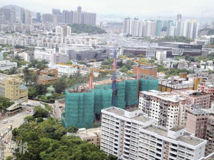 One Mayfair坐落於九龍塘傳統豪宅區,中、高層可享市區和維港景致,相信整體平均呎價會在3萬元或以上。(周偉強攝) One Mayfair坐落於九龍塘傳統豪宅區,中、高層可享市區和維港景致,相信整體平均呎價會在3萬元或以上。(周偉強攝)