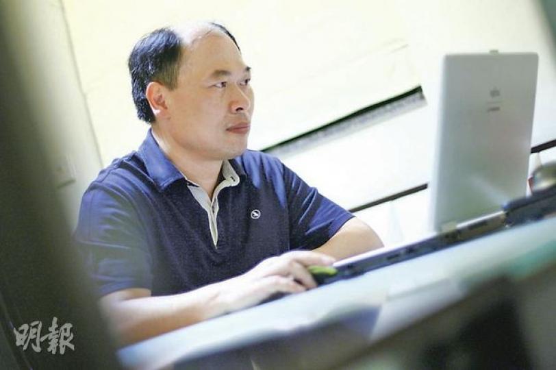 華員會社會保障助理分會主席陳振華表示,昨日收到不少社署職員「申冤」,已向署方反映應盡快交代「斷糧」的真相,「事件打擊員工士氣,(署方)應該要出聲,否則人哋根本唔知你做緊乜!」(林振東攝) 華員會社會保障助理分會主席陳振華表示,昨日收到不少社署職員「申冤」,已向署方反映應盡快交代「斷糧」的真相,「事件打擊員工士氣,(署方)應該要出聲,否則人哋根本唔知你做緊乜!」(林振東攝)