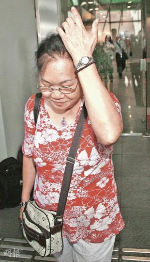 湯多才婆婆作供時「直腸直肚」,描述自己與鄰居彭功諾逃生經過時,一邊覆述二人對話,一邊講出當時心中所想,多次惹得庭內眾人發笑。(林振東攝)彭功諾「好心有好報」,打算帶同鄰居湯婆婆逃生,最終因為趕不及離開而留守在婆婆單位,最後二人絲毫無損。(林振東攝)韓國松指當日到達現場後,留意到有女住客在大廈2樓窗邊揮手求救,已心感不妙,「呢個女人住2樓咁矮,都要求救」,最後只能在瓦礫找到她的屍體。(林振東攝) 湯多才婆婆作供時「直腸直肚」,描述自己與鄰居彭功諾逃生經過時,一邊覆述二人對話,一邊講出當時心中所想,多次惹得庭內眾人發笑。(林振東攝)彭功諾「好心有好報」,打算帶同鄰居湯婆婆逃生,最終因為趕不及離開而留守在婆婆單位,最後二人絲毫無損。(林振東攝)韓國松指當日到達現場後,留意到有女住客在大廈2樓窗邊揮手求救,已心感不妙,「呢個女人住2樓咁矮,都要求救」,最後只能在瓦礫找到她的屍體。(林振東攝)