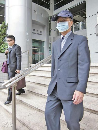 65歲補習老師賴顯麟涉在「10A教室」補習社內及商場樓梯間非禮11歲女童,昨否認3項非禮罪。(林綺琪攝) 65歲補習老師賴顯麟涉在「10A教室」補習社內及商場樓梯間非禮11歲女童,昨否認3項非禮罪。(林綺琪攝)