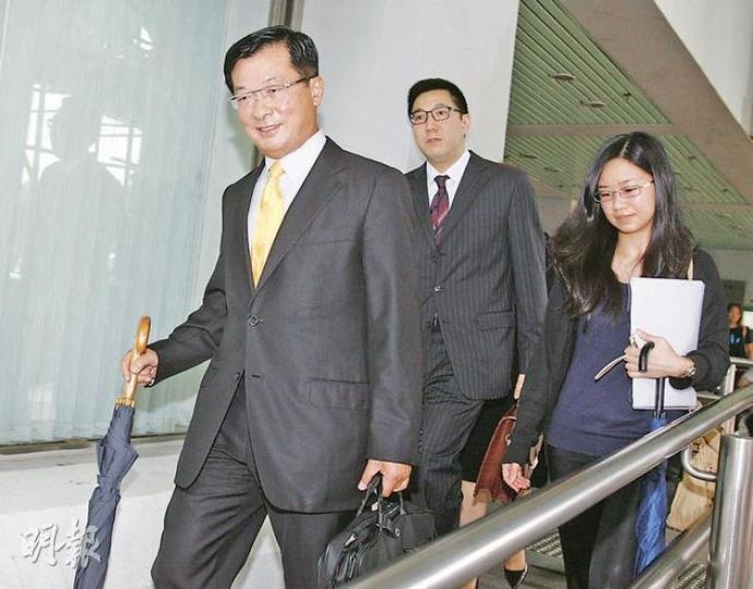 前民航處長林光宇(左)涉利用港機工程獨立非常務董事身分進行內幕交易,被證監會票控,案件明年開審。(林振東攝) 前民航處長林光宇(左)涉利用港機工程獨立非常務董事身分進行內幕交易,被證監會票控,案件明年開審。(林振東攝)