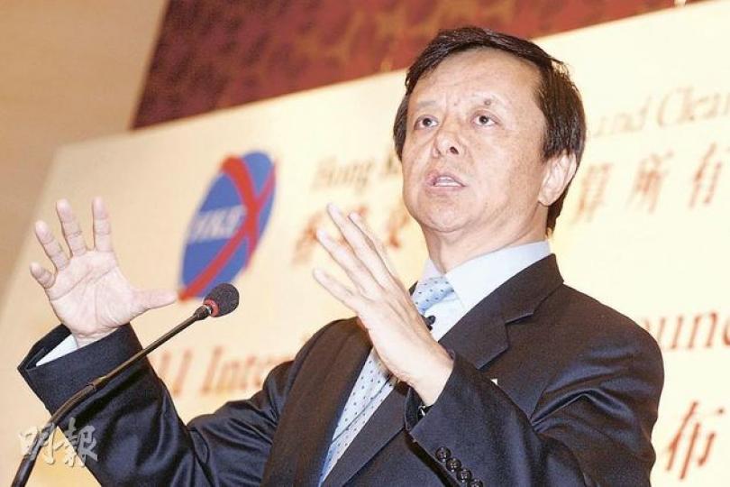 港交所網頁失靈,行政總裁李小加昨日現身業績會時亦難展歡顏。(李紹昌攝) 港交所網頁失靈,行政總裁李小加昨日現身業績會時亦難展歡顏。(李紹昌攝)