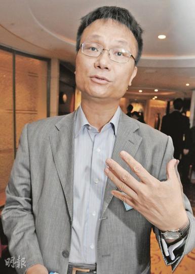 代表前董事徐鷹等的中國燃氣股東馮煒光,昨天再次在中國燃氣的股東會上發難。(劉焌陶攝) 代表前董事徐鷹等的中國燃氣股東馮煒光,昨天再次在中國燃氣的股東會上發難。(劉焌陶攝)