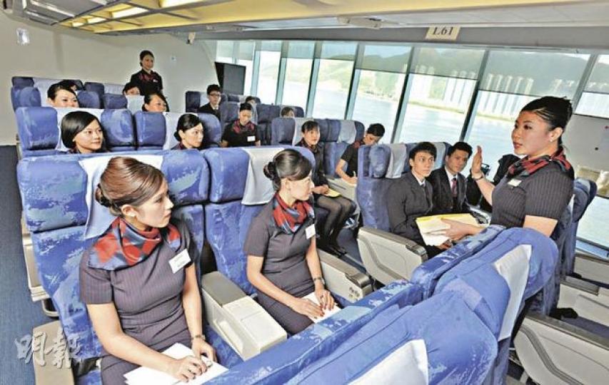 港龍航空9月初舉行招聘日,聘請至少50名機艙服務員,今年第四季開班,獲聘者有望年底前「衝上雲霄」。(李澤彤攝) 港龍航空9月初舉行招聘日,聘請至少50名機艙服務員,今年第四季開班,獲聘者有望年底前「衝上雲霄」。(李澤彤攝)