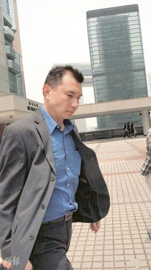 報稱為德國籍的阮喬坤兒子阮明華（譯音），代表自己及兩弟妹與父親女友爭產，昨日開審時到庭旁聽。（陳穎鏇攝）（明報製圖）
