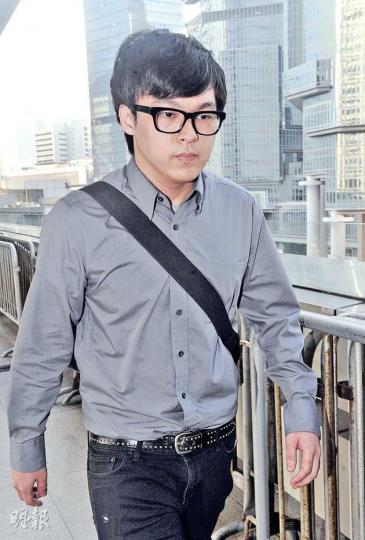 馮俊文甫出生,被威爾斯醫院誤診並為他心房開洞,導致多重後遺症,現年21歲的他昨向政府索償800萬元。(尹錦恩攝) 馮俊文甫出生,被威爾斯醫院誤診並為他心房開洞,導致多重後遺症,現年21歲的他昨向政府索償800萬元。(尹錦恩攝)