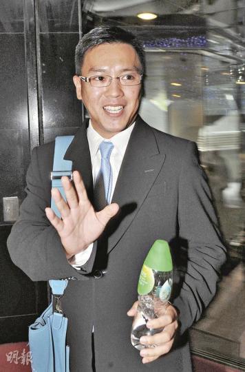 外號「細B」的陳孝廉涉恐嚇藥房行家，又自稱「古惑仔」，「就算搵人斬你，都係