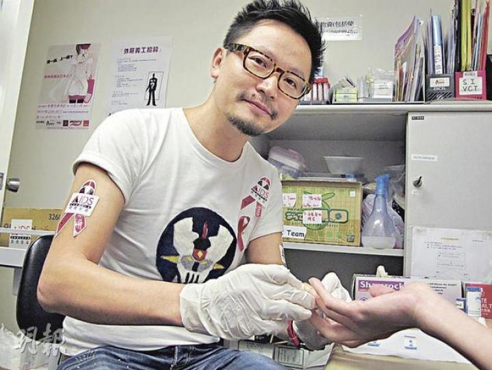 李俊昊因為在一次愛滋病快速測試中發現感染性病，一改以往經常有不安全性行為的習慣，最近更加入關懷愛滋擔任預防項目主任，變身測試員，推廣安全性行為。（余卓善攝）