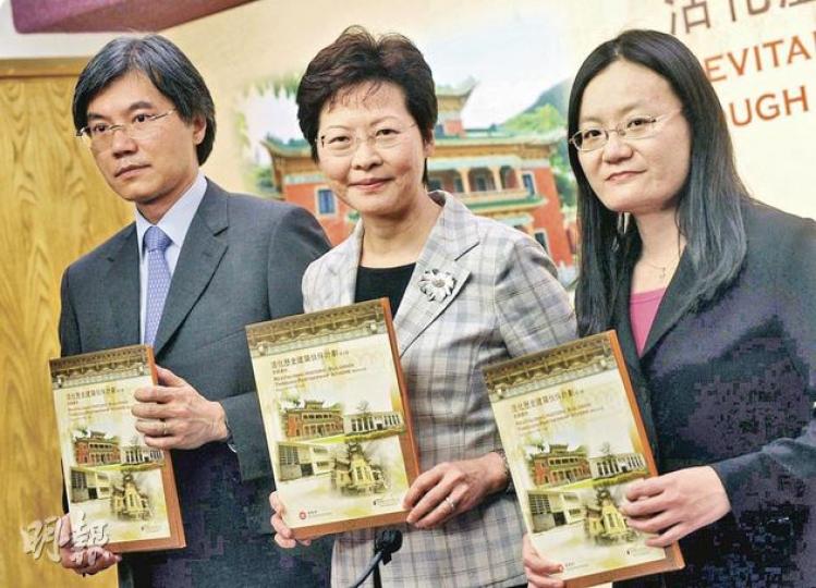 發展局長林鄭月娥公布第三期活化歷史建築計劃名單時，被問及是否希望「留任」跟進項目。她說，自己能否看到項目落成「不重要」，重要是市民可以享用，「落成的時候可請我回去參觀或享受吓」。（余俊亮攝）