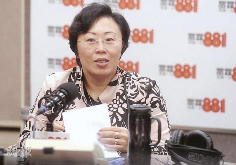 運房局長鄭汝樺出席商台節目時稱,市民若18歲便去輪候公屋,未必是好事,認為年輕人應自我增值,而非「標籤」自己為公屋受益人。(尹錦恩攝) 運房局長鄭汝樺出席商台節目時稱,市民若18歲便去輪候公屋,未必是好事,認為年輕人應自我增值,而非「標籤」自己為公屋受益人。(尹錦恩攝)