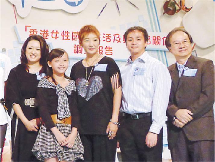 負責調查的樹仁大學新聞與傳播學系講師尹國輝(右二)稱,調查顯示女性最終「想有個歸宿」。(具格攝) 負責調查的樹仁大學新聞與傳播學系講師尹國輝(右二)稱,調查顯示女性最終「想有個歸宿」。(具格攝)