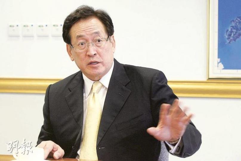 食衛局長周一嶽稱,新私院招標時會提出具體條件,包括服務對象七成為港人,和提供三至四成收費高透明度的病牀。(郭慶輝攝)(明報製圖) 食衛局長周一嶽稱,新私院招標時會提出具體條件,包括服務對象七成為港人,和提供三至四成收費高透明度的病牀。(郭慶輝攝)(明報製圖)