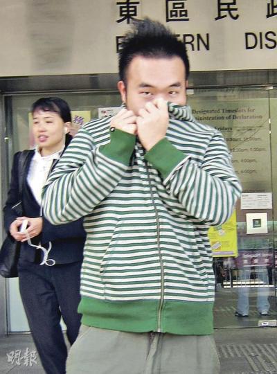 事主梁君為在24歲生日前給男友(圖)驚喜,悄悄到診所做隆胸手術,豈料她在醫院度過生日,更斷送性命,事主男友昨亦有到庭聽審。(林綺琪攝)有逾30年行醫經驗的知名婦產科醫生黃嘉謀(圖),自1993年起學習整形手術,現時在佐敦開設黃嘉謀醫務所。(林綺琪攝) 事主梁君為在24歲生日前給男友(圖)驚喜,悄悄到診所做隆胸手術,豈料她在醫院度過生日,更斷送性命,事主男友昨亦有到庭聽審。(林綺琪攝)有逾30年行醫經驗的知名婦產科醫生黃嘉謀(圖),自1993年起學習整形手術,現時在佐敦開設黃嘉謀醫務所。(林綺琪攝)