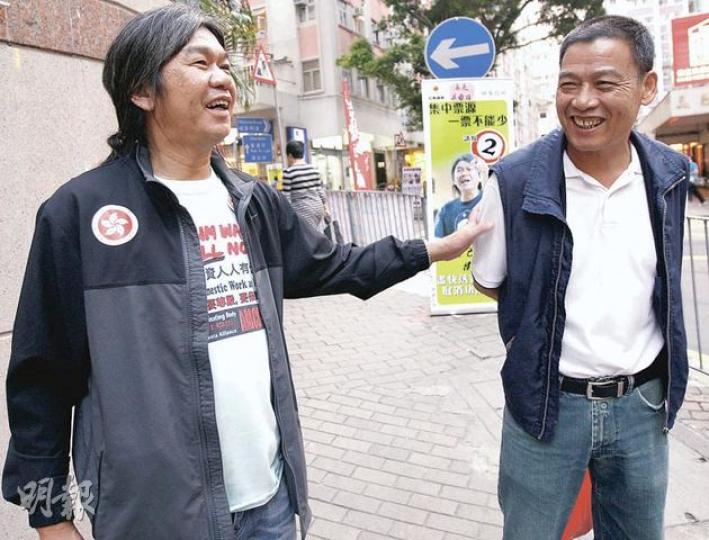 在區議會選舉中,民建聯葉國謙(右)屢次遭泛民候選人空降挑戰,葉國謙表示有信心勝出選舉,並表示2003年他飲恨的情况絕不會重演。(劉焌陶攝)(明報製圖) 在區議會選舉中,民建聯葉國謙(右)屢次遭泛民候選人空降挑戰,葉國謙表示有信心勝出選舉,並表示2003年他飲恨的情况絕不會重演。(劉焌陶攝)(明報製圖)