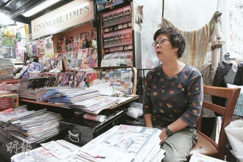 對於被指曾要求600萬元賠償才肯遷出,女報販鄧桂嬌強調絕無其事,「憑什麼要人600萬?那豈不成了勒索?」(鄧宗弘攝) 對於被指曾要求600萬元賠償才肯遷出,女報販鄧桂嬌強調絕無其事,「憑什麼要人600萬?那豈不成了勒索?」(鄧宗弘攝)