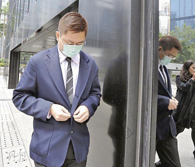 旺角警署報案室接待員孔志東,涉多次偷去市民路不拾遺的銀包內現金共1.4萬元多,被控13項盜竊罪受審。(李澤彤攝) 旺角警署報案室接待員孔志東,涉多次偷去市民路不拾遺的銀包內現金共1.4萬元多,被控13項盜竊罪受審。(李澤彤攝)