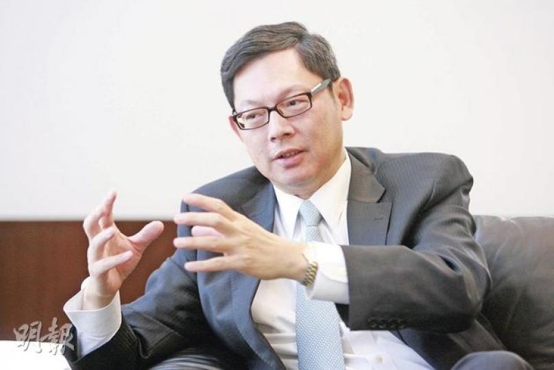 金管局總裁陳德霖指出,海外銀行相繼在港設立人民幣戶口,一方面體現人民幣國際化進程,另一方面本港亦發揮離岸人民幣中心的功效。(郭慶輝攝) 金管局總裁陳德霖指出,海外銀行相繼在港設立人民幣戶口,一方面體現人民幣國際化進程,另一方面本港亦發揮離岸人民幣中心的功效。(郭慶輝攝)