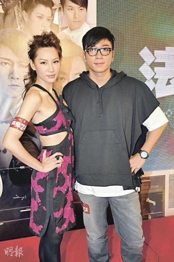 徐子珊一身性感打扮，與吳卓羲睇《法證III》大結局。（攝影/記者：林祖傑）胡定欣（左）與陳茵媺（右）同樣以透視Look示人，儼如筷子姊妹花。（攝影/記者：林祖傑）張可頤以劇中造型出現，難怪風頭被搶。（攝影/記者：林祖傑）梅小青獲丈夫劉家豪撐場支持。（攝影/記者：林祖傑）