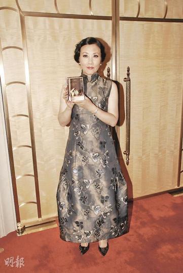 汪明荃穿得靚靚領取40年服務金牌。(攝影/記者:鍾一虹)朱凱婷腹大便便領獎,她透露明年才會復工。(攝影/記者:鍾一虹) 汪明荃穿得靚靚領取40年服務金牌。(攝影/記者:鍾一虹)朱凱婷腹大便便領獎,她透露明年才會復工。(攝影/記者:鍾一虹)