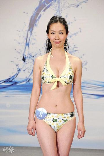 47歲施熙瑜不相信操行差被Out,但承認出局是預料中事。(攝影:梁迺楠)康馨月是最年輕佳麗,這優勢卻無助晉級。(攝影:梁迺楠)楊鑫婷是今屆亞姐大熱之一,入圍8強屬意料中事。(攝影:梁迺楠)胡主莉有身材有笑容,獲評判一致賞識。(攝影:梁迺楠)周嘉莉獲評判江華點名大讚,矮細而不失自信。(攝影:梁迺楠)梁樂思身材稍遜,明顯輸蝕。(攝影:梁迺楠)馮雪冰的泳衣明顯不合身。(攝影:梁迺楠)馮虞軒整體不錯,有望再下一城。(攝影:梁迺楠)林微熹笑容甜美,可是要多留意腰間腩肉。(攝影:梁迺楠)王家敏勝在大方淡定, 47歲施熙瑜不相信操行差被Out,但承認出局是預料中事。(攝影:梁迺楠)康馨月是最年輕佳麗,這優勢卻無助晉級。(攝影:梁迺楠)楊鑫婷是今屆亞姐大熱之一,入圍8強屬意料中事。(攝影:梁迺楠)胡主莉有身材有笑容,獲評判一致賞識。(攝影:梁迺楠)周嘉莉獲評判江華點名大讚,矮細而不失自信。(攝影:梁迺楠)梁樂思身材稍遜,明顯輸蝕。(攝影:梁迺楠)馮雪冰的泳衣明顯不合身。(攝影:梁迺楠)馮虞軒整體不錯,有望再下一城。(攝影:梁迺楠)林微熹笑容甜美,可是要多留意腰間腩肉。(攝影:梁迺楠)王家敏勝在大方淡定,