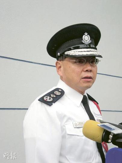 警務處長曾偉雄指出,共收到16宗有關區選種票疑雲的投訴個案,強調警方會盡力維護廉潔公正的選舉,並委派各總區重案組調查。(梁杏怡攝)(明報製圖) 警務處長曾偉雄指出,共收到16宗有關區選種票疑雲的投訴個案,強調警方會盡力維護廉潔公正的選舉,並委派各總區重案組調查。(梁杏怡攝)(明報製圖)