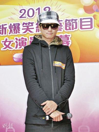 洪天明昨日一臉憔悴回應陳嘉桓涉嫌被借醉非禮事件，他自言要為事件負上責任。（攝影/記者：梁榮達）原本高高興興的聚會，最後卻,變成不愉快事件。（微博圖片）