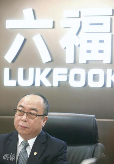 有分析員指六福行政總裁黃偉常,在分析員會議上確認,珠寶零售高增長已見頂,請大家接受未來約20%的銷售增長。(林振東攝) 有分析員指六福行政總裁黃偉常,在分析員會議上確認,珠寶零售高增長已見頂,請大家接受未來約20%的銷售增長。(林振東攝)