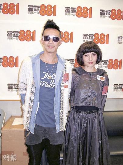 舞台劇《情話紫釵》再度在香港公演，張繼聰（左）與何超儀（右）落力宣傳。（攝影/記者：柯美）
