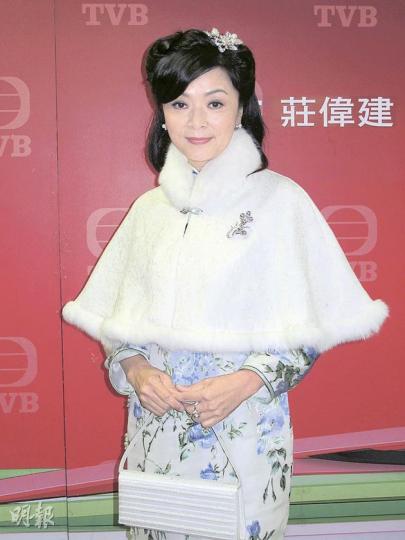 陳玉蓮要致電劉德華求證懷孕喜訊。（攝影/記者：梁榮達）馬國明、朱晨麗、吳卓羲演繹三角戀愛。（攝影/記者：梁榮達）楊怡在《名媛望族》飾演劉松仁的姨太太。（攝影/記者：梁榮達）