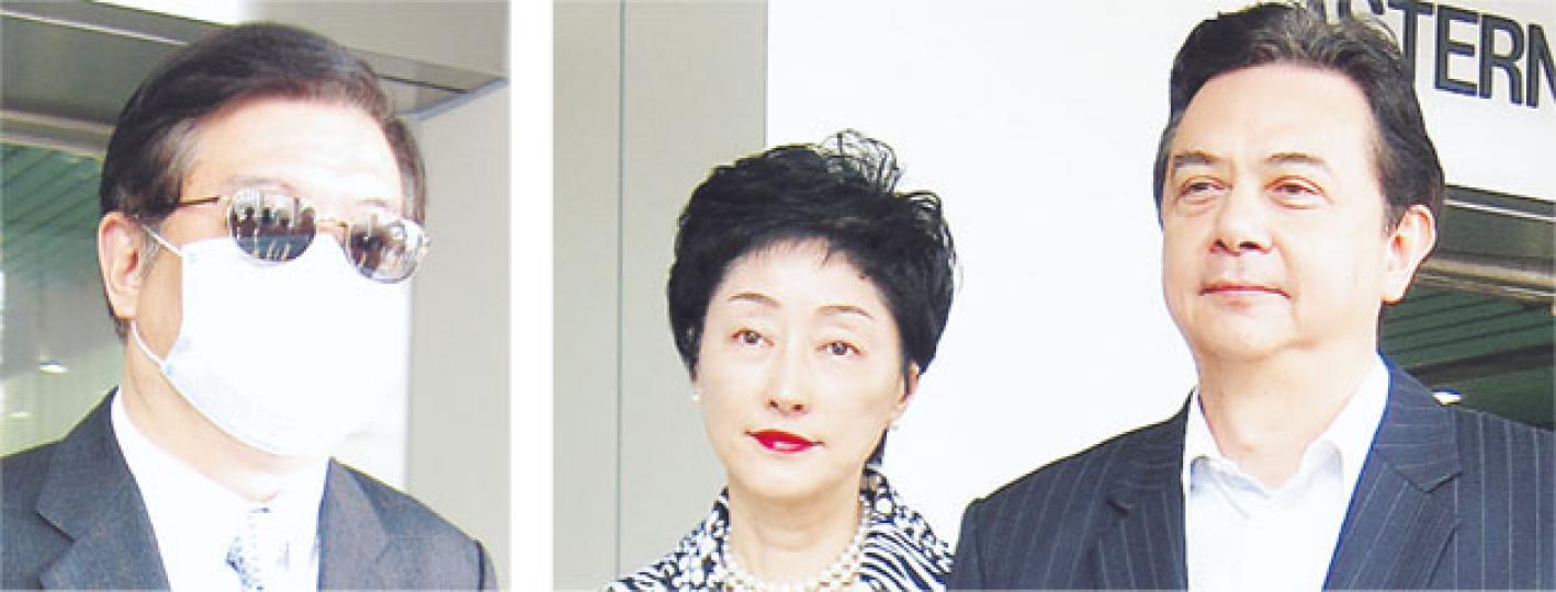 陳傑基(左圖)的前妻姜金綉(右圖左),曾是入境處助理首席入境事務主任,其現任丈夫麥禮諾(右圖右)則是前副刑事檢控專員,由於原本審理案件的裁判官梁榮宗認識麥禮諾及姜金綉,故案件轉交另一裁判官審理。(林綺琪攝) 陳傑基(左圖)的前妻姜金綉(右圖左),曾是入境處助理首席入境事務主任,其現任丈夫麥禮諾(右圖右)則是前副刑事檢控專員,由於原本審理案件的裁判官梁榮宗認識麥禮諾及姜金綉,故案件轉交另一裁判官審理。(林綺琪攝)